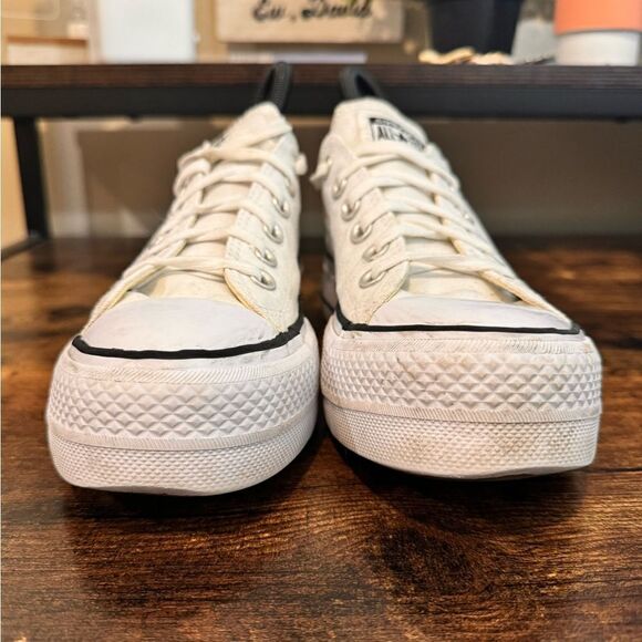 Converse all Stars Chuck Taylor’s Platform size 6 - Picture 10 of 13